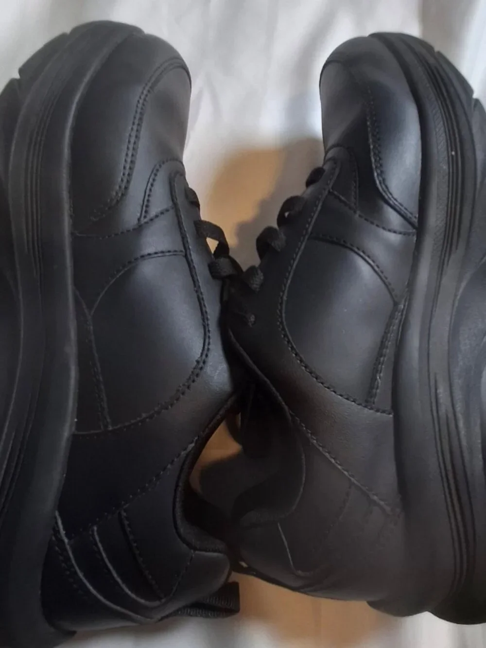 Skechers Black Leather Sneakers Wide Fit  Size 6.5 Casual Athletic Shoes